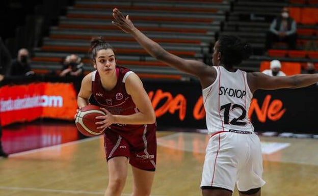 Paula Ginzo, que estará en el Eurobasket, seguirá un año más en Gernika