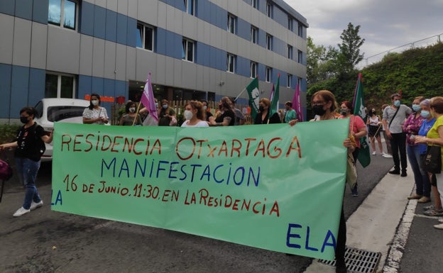 La plantilla de la residencia de Ortuella protesta ante la falta de personal