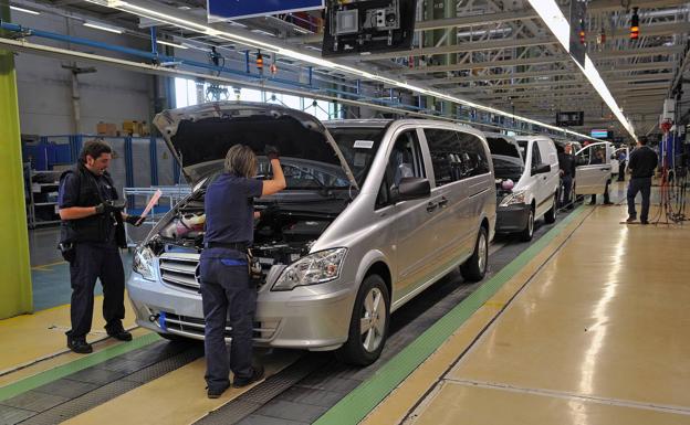 La falta de componentes deja una semana en casa a los 5.000 trabajadores de Mercedes