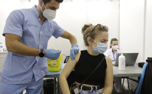 Osakidetza cita a personas de 40 años para vacunarles la próxima semana