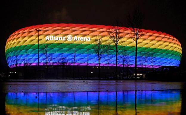 El Gobierno critica a la UEFA por apelar a su imparcialidad política para no apoyar a la comunidad LGTBI