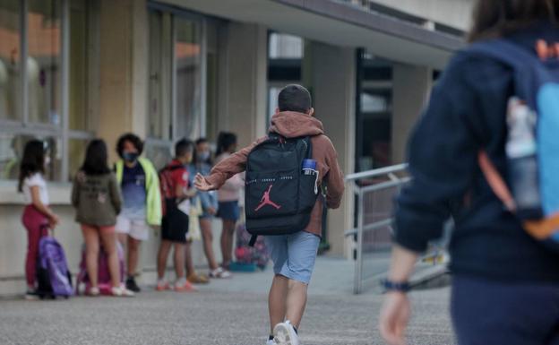 Bilbao quiere alejar los coches de los colegios para garantizar un acceso seguro y limpio