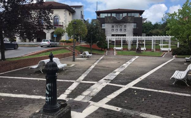 Un estanque y una terraza entre las propuestas para reformar la Herriko Plaza de Arteaga