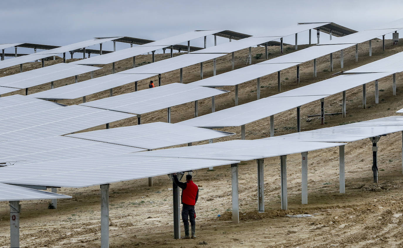 Tapia asegura que los proyectos eólicos y solares en Álava «no desprotegerán el territorio»