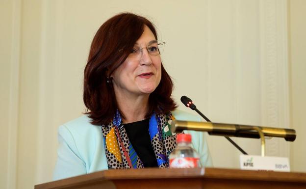 Competencia defiende las horas más caras de luz para lograr el cambio de hábitos