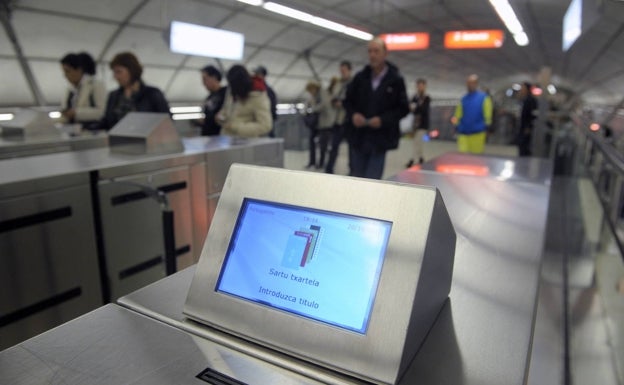 Las canceladoras del metro avisarán cuando en la Barik queden menos de dos euros