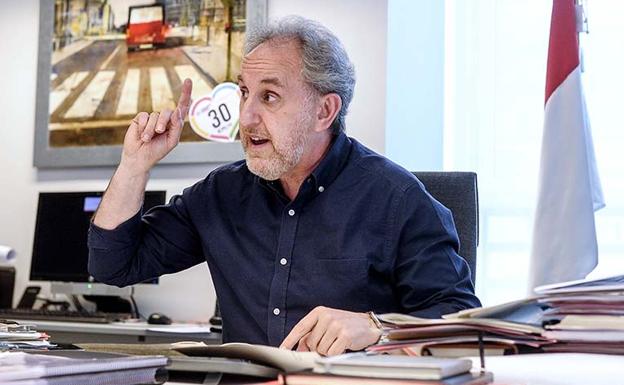 «Nos planteamos cerrar Bilbao a los coches más contaminantes»