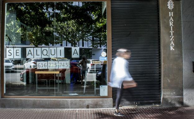 La pandemia se ceba con la hostelería en los barrios de Vitoria y cierra 84 bares en un año
