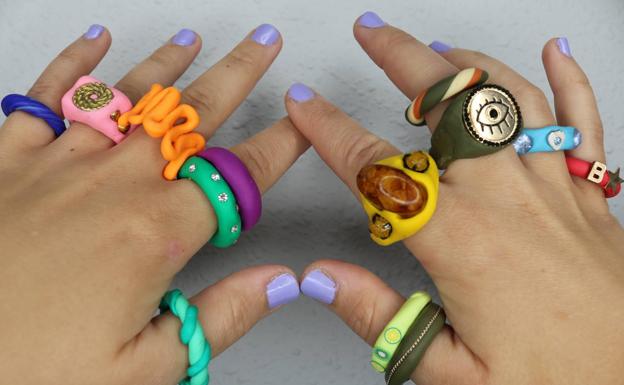 'Chunky rings': vuelven los anillos que llevabas de pequeña y así puedes hacerlos en casa