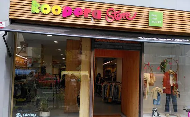 negro emergencia pasillo Koopera inaugura su cuarta tienda de ropa de segunda mano en Vitoria | El  Correo