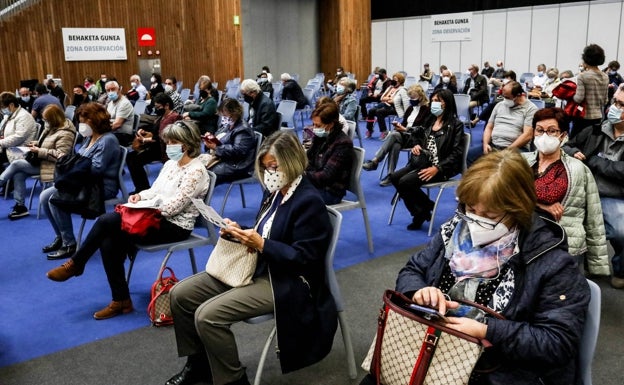 Euskadi supera las 900.000 personas inmunizadas gracias a la vacuna y ha completado la pauta al 53% de los sexagenarios