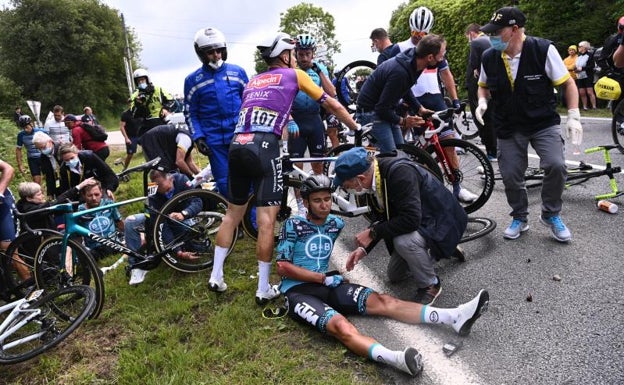 El Tour retira la denuncia contra la aficionada que provocó una caída