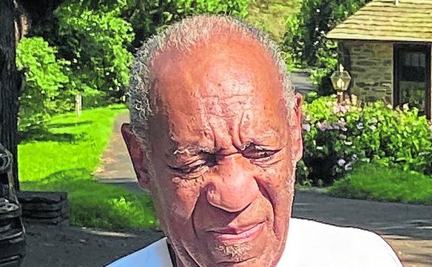 Bill Cosby sale de la cárcel tras anularse su condena por una agresión sexual