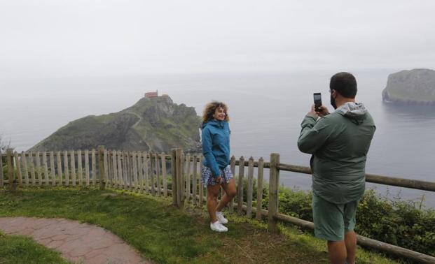 «Verlo desde este punto no es lo mismo que subir a la ermita, pero menos es nada»