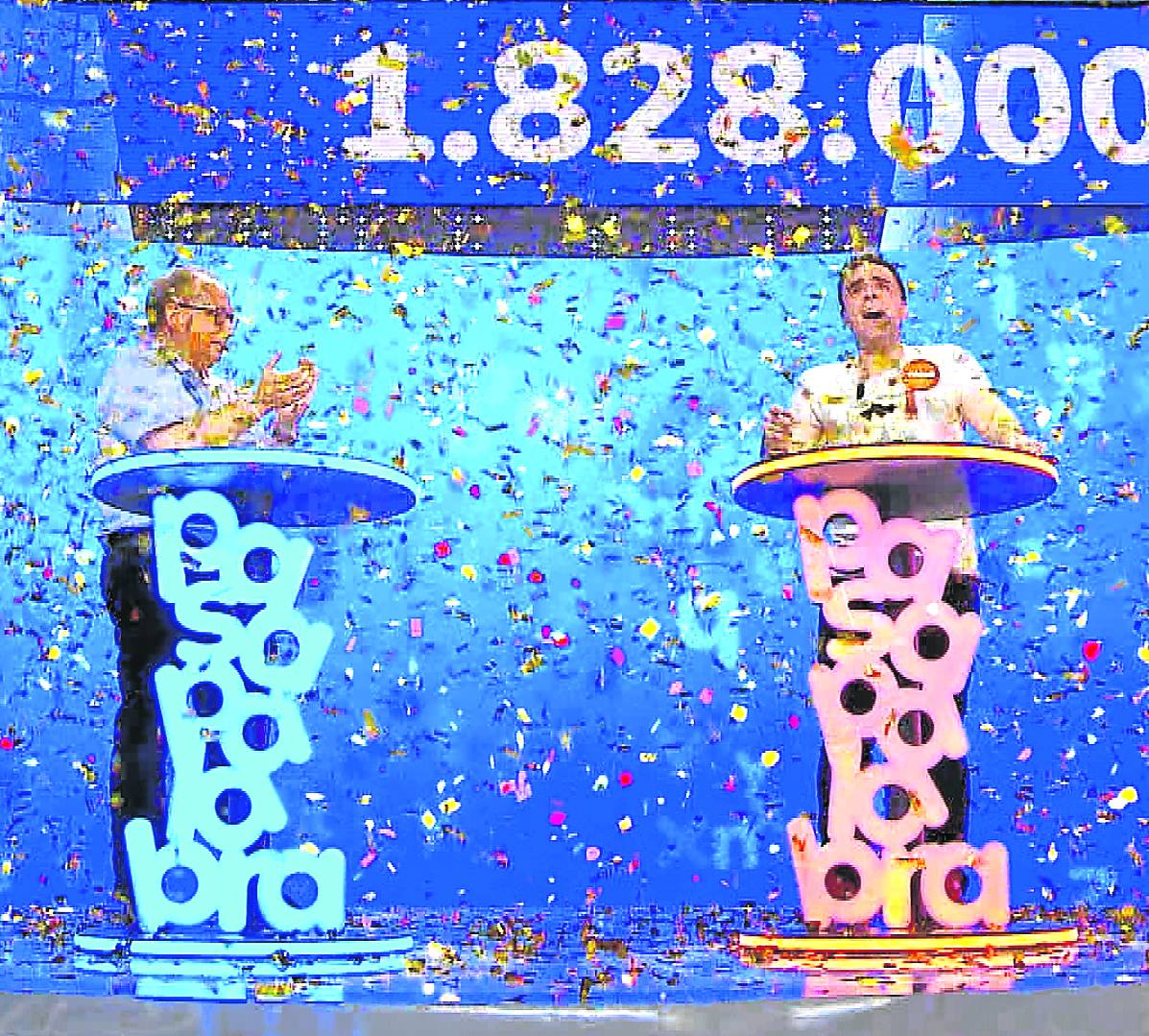 Bote Pablo Diaz Rey De Pasapalabra Con Dux El Correo
