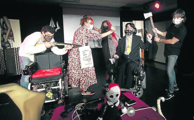 Teatro en silla de ruedas, con humor y sin freno