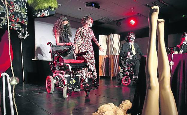 Suspenden una obra en un centro cívico por la exigencia de actuar con mascarilla