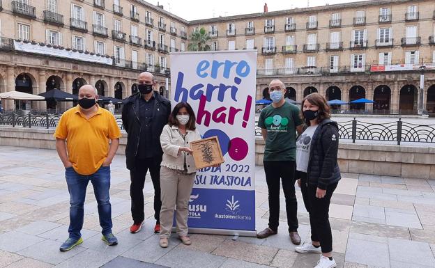 Ibilaldiak Bilboko Abusu Ikastolarako bidea hartu du, 'Erro, harri, har' lelopean