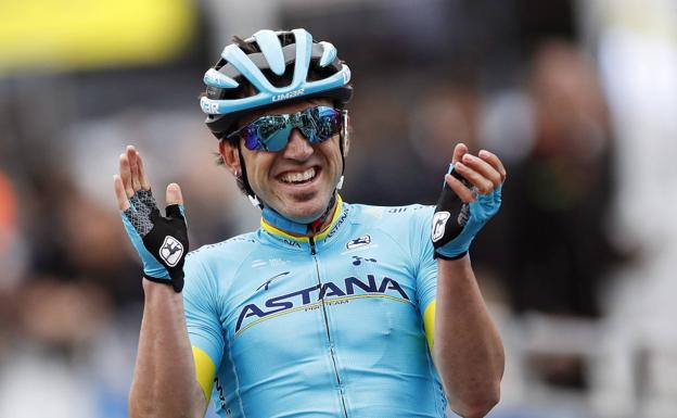 Izagirre, segundo por culpa del chubasquero