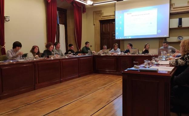 Las medidas a tomar en el caso del vertedero enfrentan a la corporación local