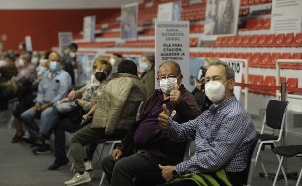 Solo el 0,4% de los vascos vacunados se han infectado de coronavirus