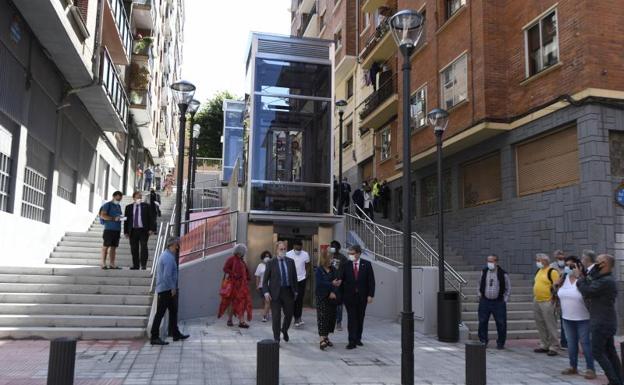 Dos nuevos ascensores garantizan la accesibilidad desde la Avenida del Ferrocarril hasta la calle Irala