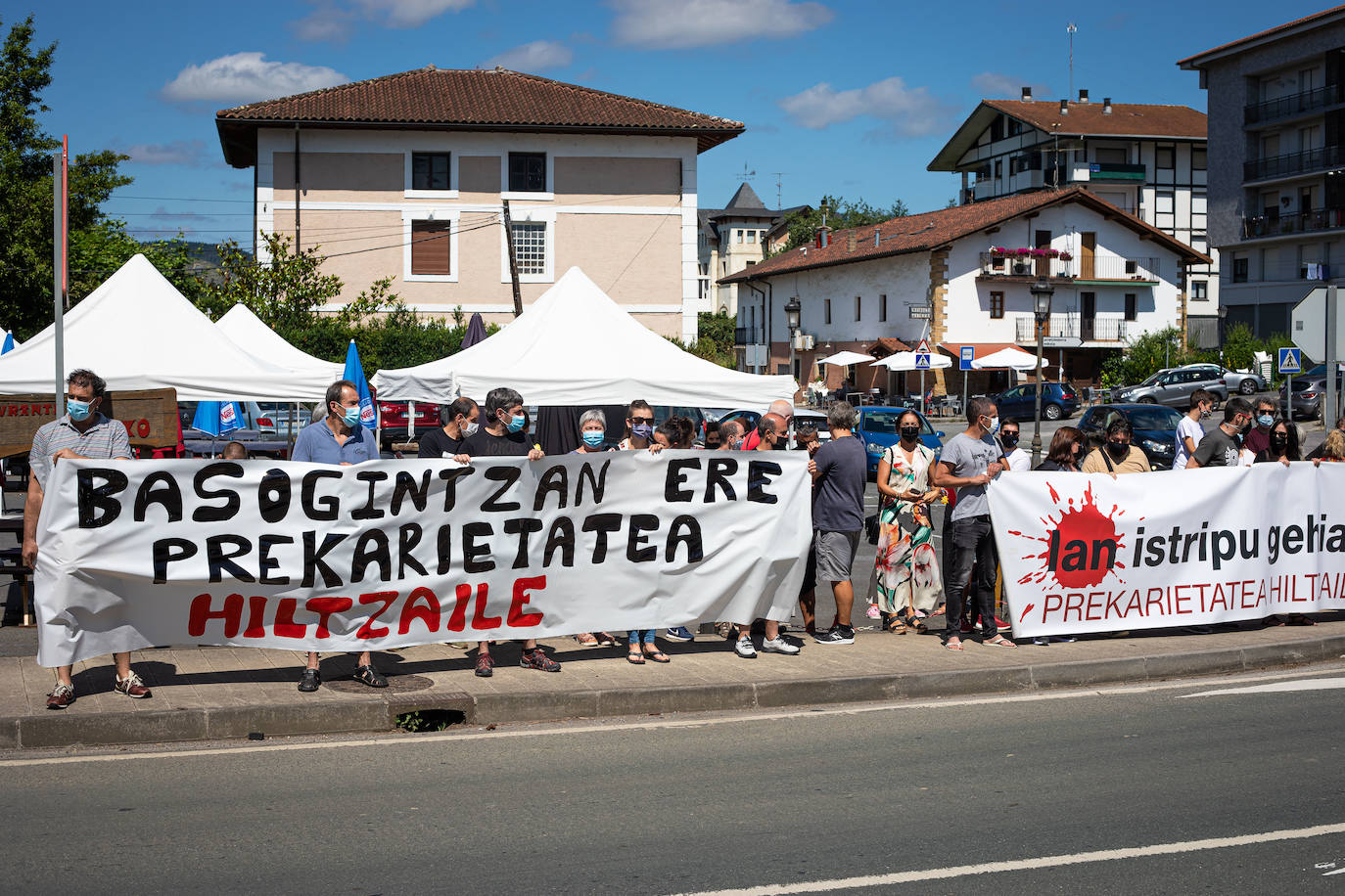 Concentración por el último trabajador muerto en Muxika