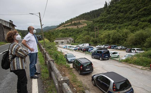 Ea libera el suelo de la antigua papelera para habilitar una zona verde de ocio