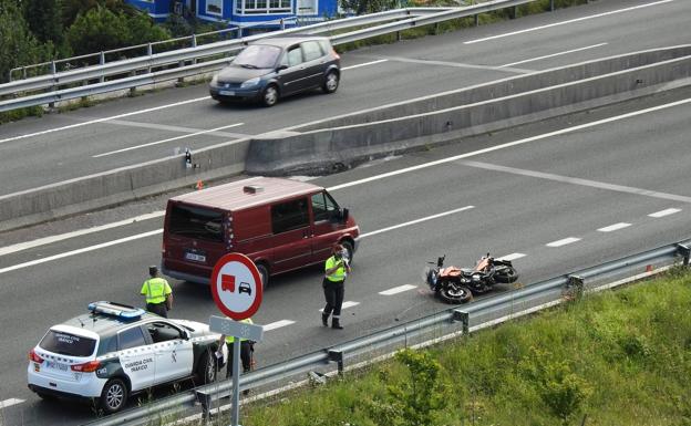 Muere un motorista de 49 años de Trapagaran en un accidente en Ontón