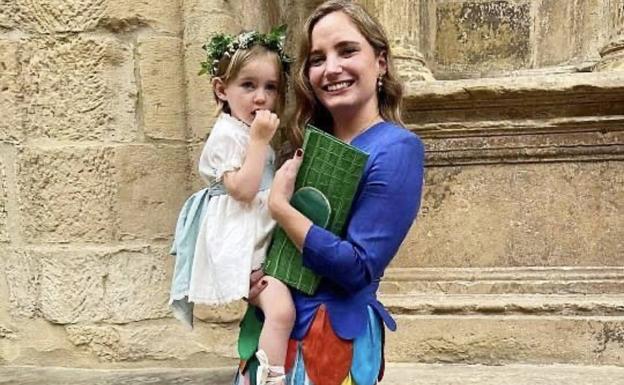 La nieta de Eduardo Chillida se convierte en la invitada más original con un traje heredado de su abuela