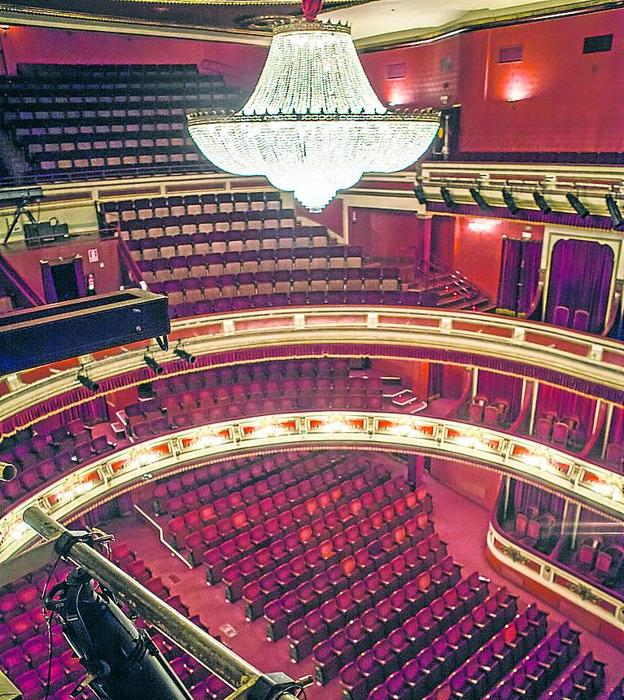 Un teatro cansado de remiendos que necesita un traje de su talla