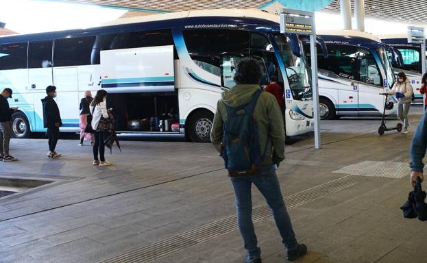 Un pasajero roba las llaves del autobús Santander-Logroño al llegar a la estación de Vitoria