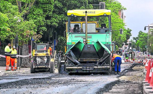 Las obras taponan el tráfico en Salvatierrabide