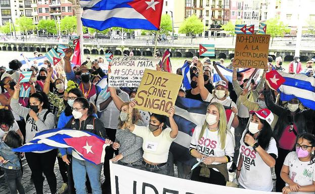 Cuba arremete contra la prensa en su intento desesperado de mantener el control