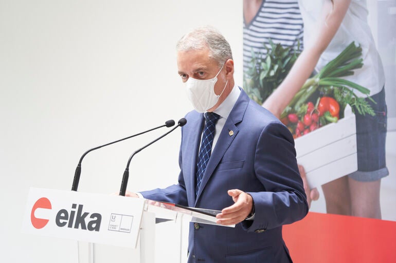 Urkullu recalca contundente que «se tome como prohibición la excesiva interacción social y el agrupamiento de personas»