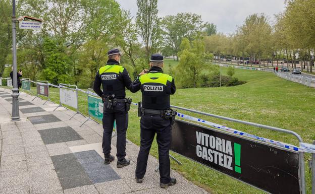 Vitoria descarta cerrar sus parques para luchar contra los botellones nocturnos