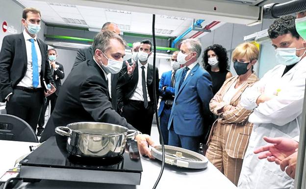 Uno de cada dos focos de vitrocerámica del mundo llevan la marca Eika de Etxebarria