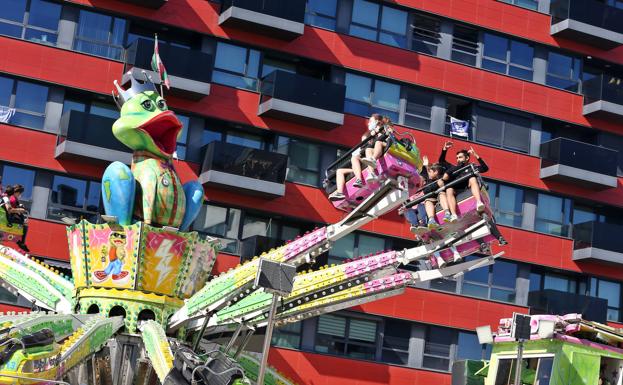 «Las barracas están tan cerca que en casa no podemos ni escuchar la tele»