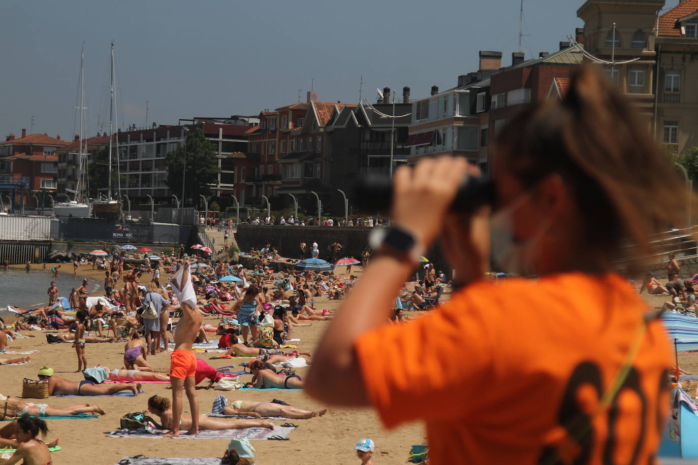 Así lucen las playas de Las Arenas y Arrigunaga este domingo