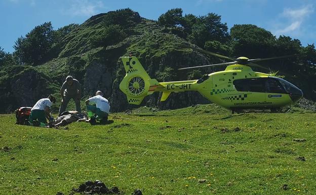 Rescatan a dos montañeros en el Gorbea
