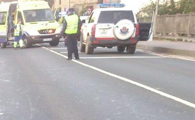 Herido un motorista al salirse de la calzada en Muxika