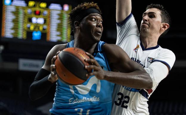 El Bilbao Basket oficializa la contratación de Ángel Delgado, pívot con el que cierra la plantilla