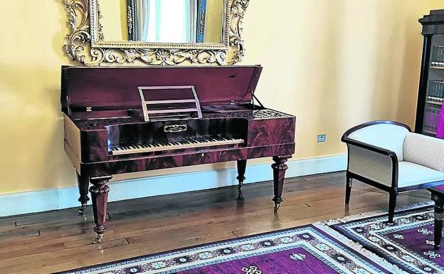 Uno de los primeros pianos de la historia llega a las Juntas Generales de Álava