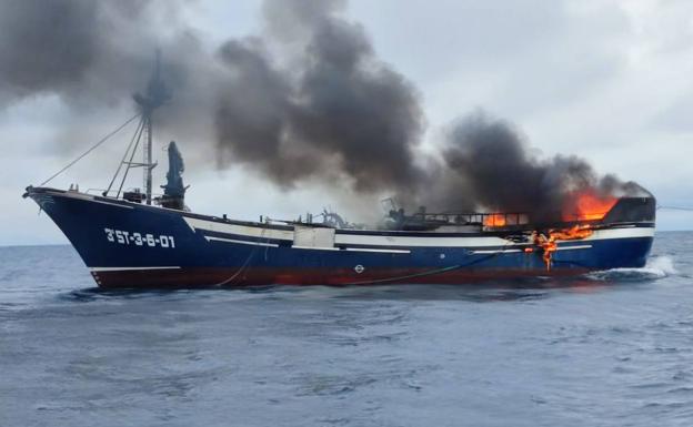 «El viento arrastraba a la tripulación hacia el barco ardiendo, fue angustioso»