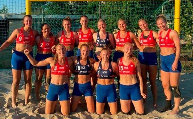 La selección noruega de balonmano playa se rebela contra el bikini