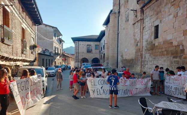 Treviño analiza sus servicios y pide euskera en el colegio