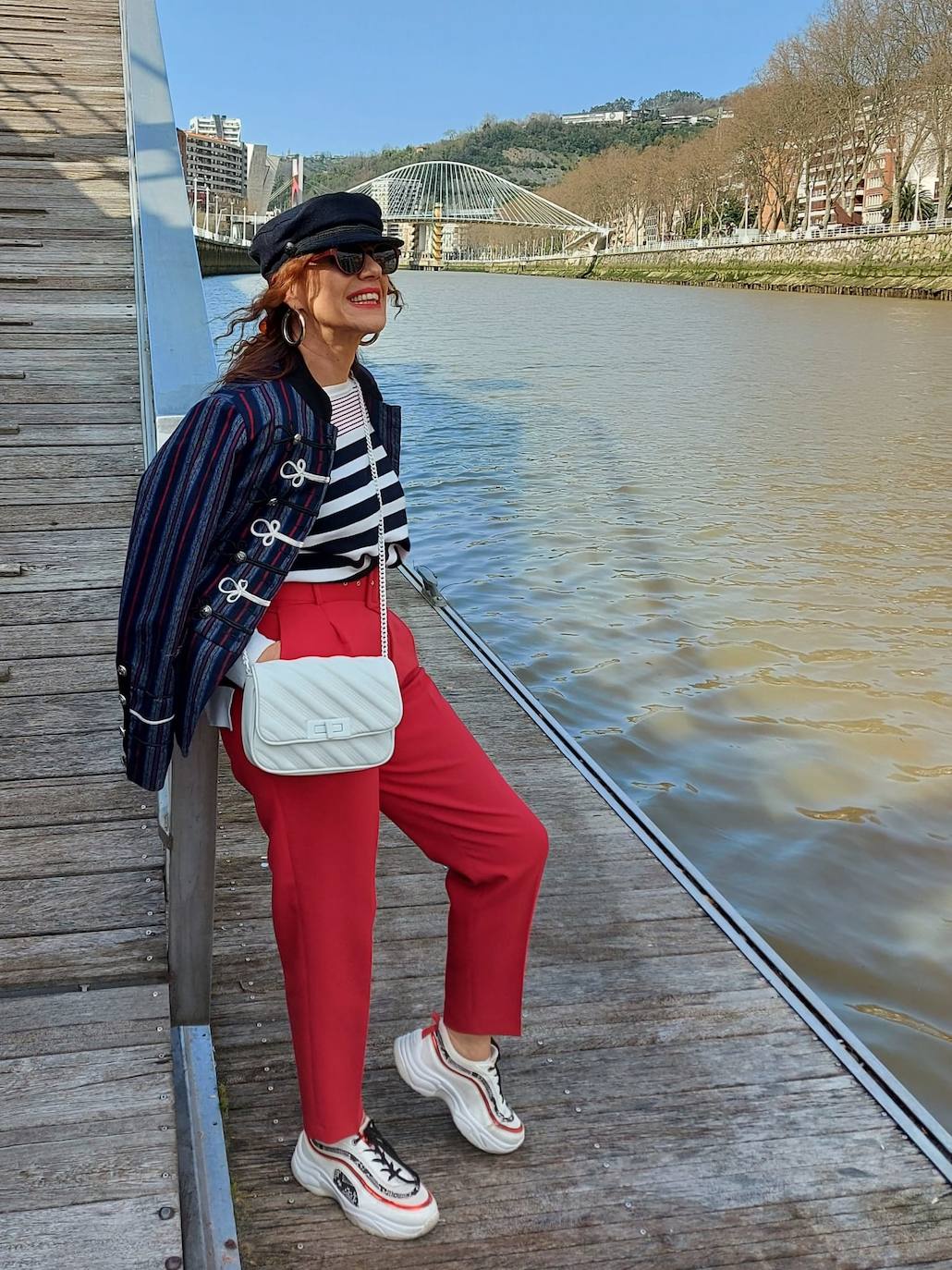 Amaia, la periodista que no pasa desapercibida en Bilbao con sus looks asequibles y su sentido de la moda