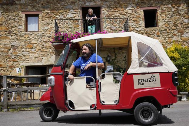 En tuk-tuk por el Duranguesado