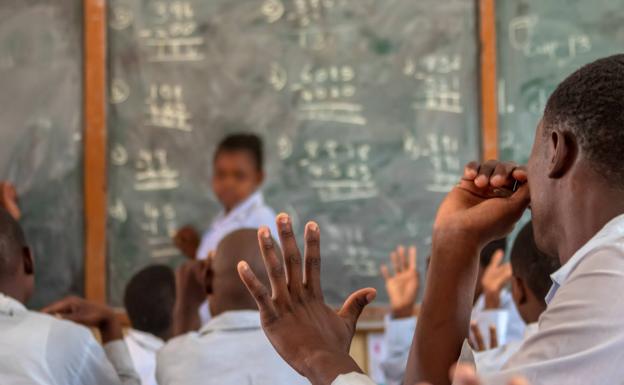 Oporraldian ez dauden herrialdeetako 600 milioi haur baino gehiago daude eskolen itxieraren eraginpean