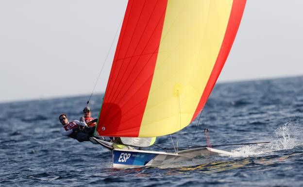 La vela española sufre con el poco viento